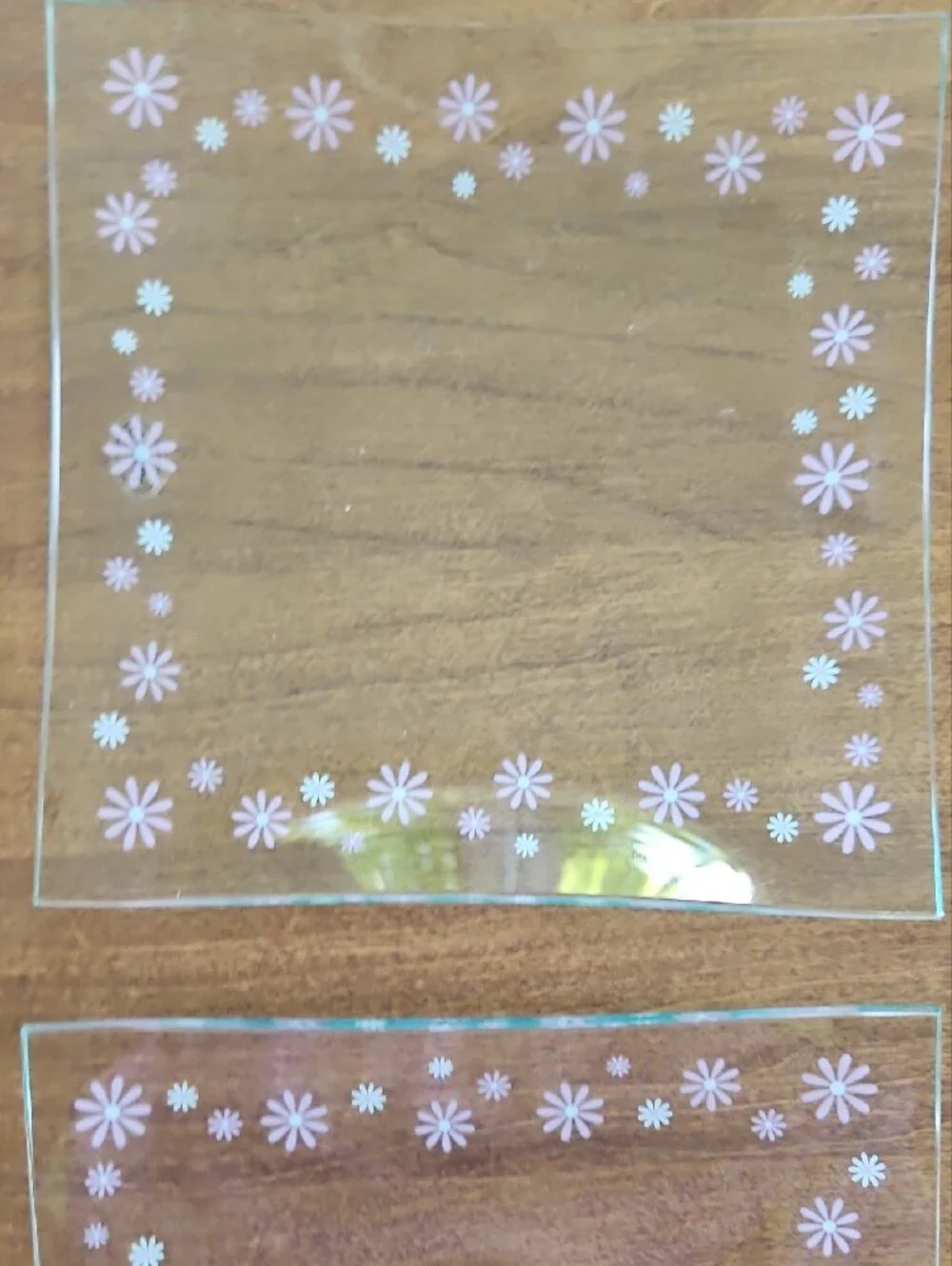 Pampered Chef Clear Glass Dessert Plates with Pink Daisy Border, Set of 4
